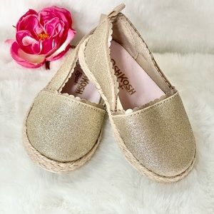 New no tags OSH KOSH B’GOSH GOLD SPARKLY TODDLER SHOES. Wear with dress or jeans